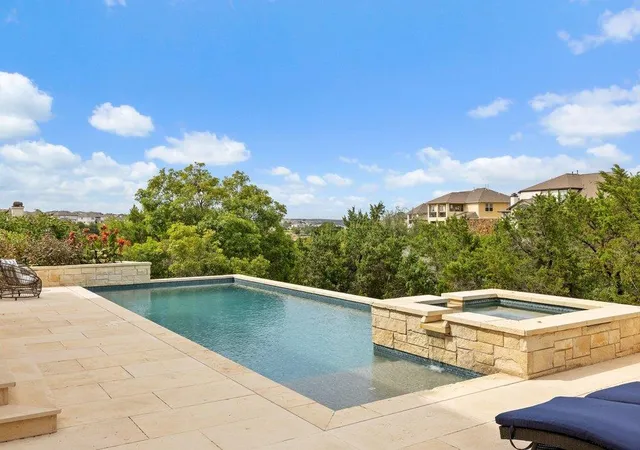 Photo 2 of Sale Pending at 205 Woodlands Ct, Lakeway, TX 78738 | MLS# 1686305 | Listing updated on 2026-08-31