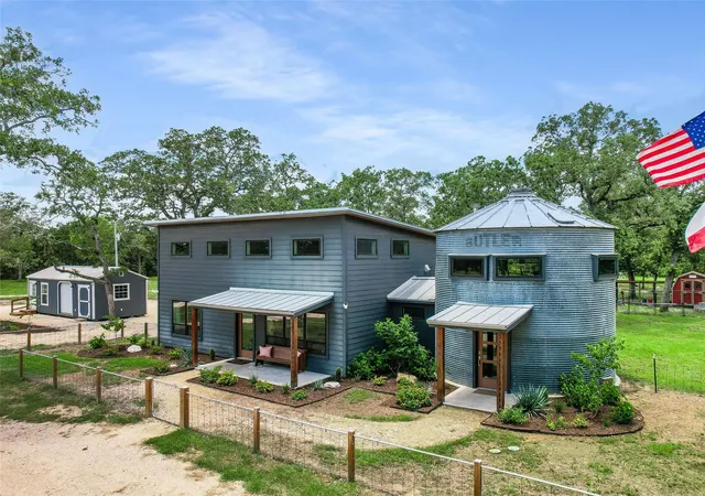Photo 1 of Single family home for sale at 226 Stolle Ln, Flatonia, TX 78941 | MLS# 6346871 | Listing updated on 2026-08-19