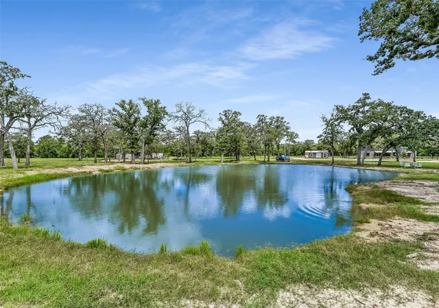 Photo 2 of Single family home for sale at 226 Stolle Ln, Flatonia, TX 78941 | MLS# 6346871 | Listing updated on 2026-08-19