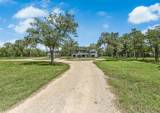 Photo 3 of Single family home for sale at 226 Stolle Ln, Flatonia, TX 78941 | MLS# 6346871 | Listing updated on 2026-08-19