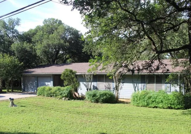 Photo 3 of Single family home for sale at 1306 Alamo St, San Marcos, TX 78666 | MLS# 5518911 | Listing updated on 2026-08-16