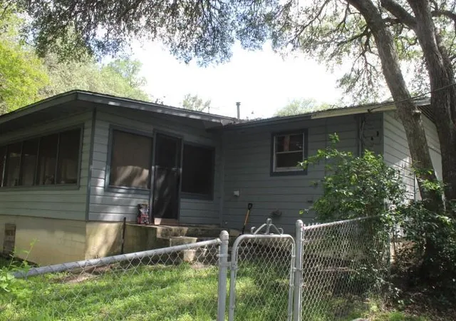 Photo 4 of Single family home for sale at 1306 Alamo St, San Marcos, TX 78666 | MLS# 5518911 | Listing updated on 2026-08-16