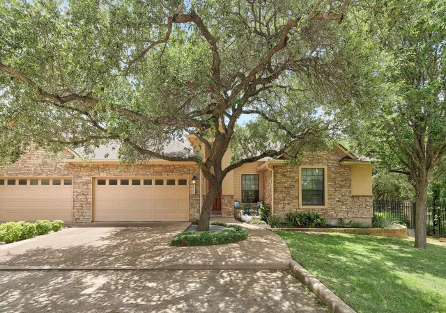 Listing Photo 2 - Condo for sale in building located at 4205 Dot Dr, Austin, TX 78727