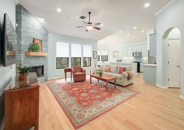 Listing Photo 3 - Condo for sale in building located at 4205 Dot Dr, Austin, TX 78727