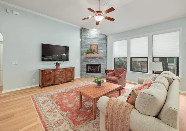 Listing Photo 4 - Condo for sale in building located at 4205 Dot Dr, Austin, TX 78727