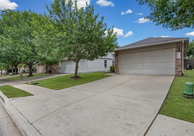 Photo 3 of Single family home for sale at 11509 Autumn Ash Dr, Manchaca, TX 78652 | MLS# 5219644 | Listing updated on 2026-09-22