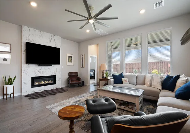 4th image of 1112 Bluewood Bnd, Leander, TX 78641 | MLS# 1786951