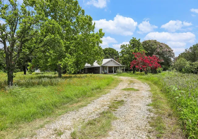 2nd image of 2089 Fm 1704, Elgin, TX 78621 | MLS# 2022077