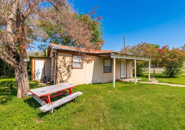 2nd image of 310 E Parsons St, Manor, TX 78653 | MLS# 1120529