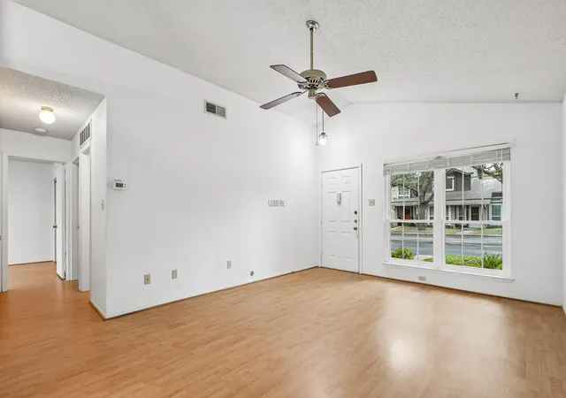 2nd image of 1015 E Yager Ln #2, Austin, TX 78753 | MLS# 4972958