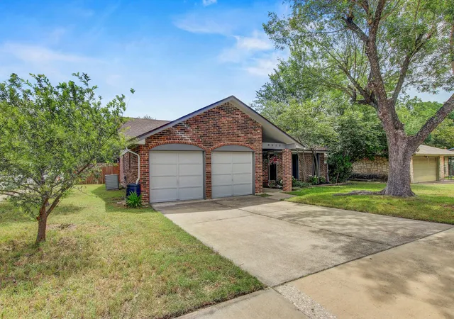 Photo 2 of Single family home for sale at 9913 Oak Holw Dr, Austin, TX 78758 | MLS# 3211877 | Listing updated on 2026-09-15