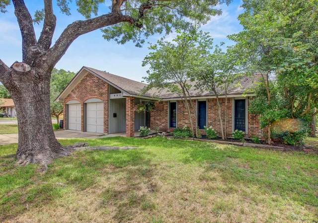 Photo 3 of Single family home for sale at 9913 Oak Holw Dr, Austin, TX 78758 | MLS# 3211877 | Listing updated on 2026-09-15