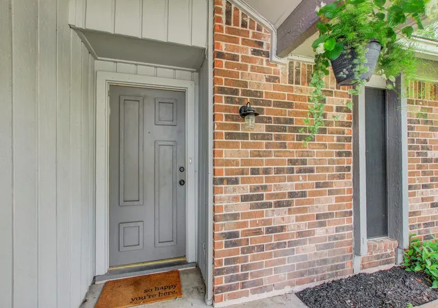 Photo 4 of Single family home for sale at 9913 Oak Holw Dr, Austin, TX 78758 | MLS# 3211877 | Listing updated on 2026-09-15