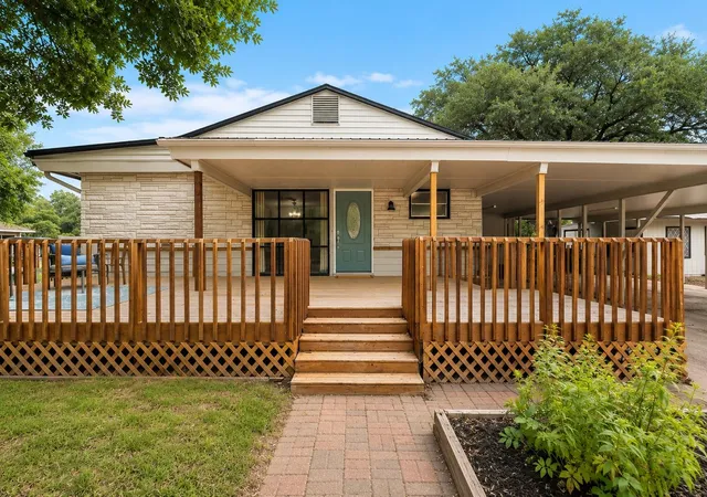 1st image of 1700 W 7th St, Taylor, TX 76574 | MLS# 6651206