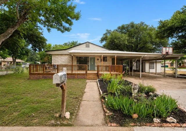 2nd image of 1700 W 7th St, Taylor, TX 76574 | MLS# 6651206