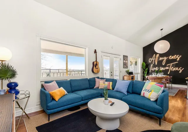 Listing Photo 5 - Condo for sale in building located at 3306 Hyclimb Cir, Austin, TX 78723