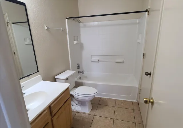 Listing Photo 2 - Condo for sale in building located at 7002 Bennett Ave, Austin, TX 78752 - Unit #