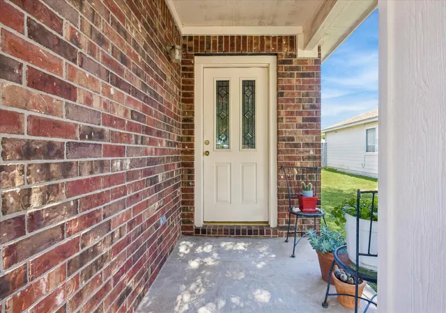 Photo 2 of Single family home for sale at 116 Quail Holw Dr, Hutto, TX 78634 | MLS# 9493967 | Listing updated on 2026-08-16