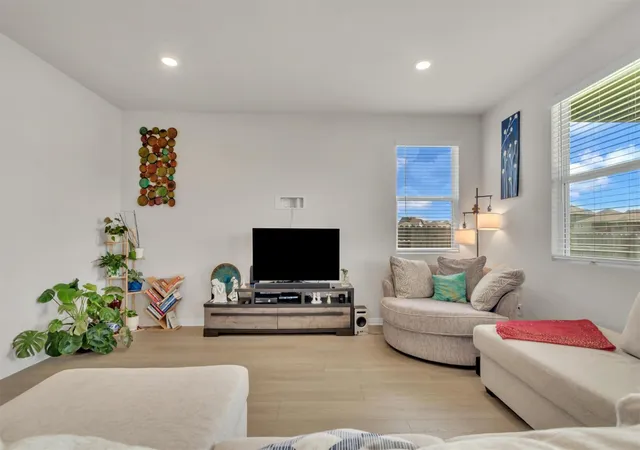 Photo 3 of Single family home for sale at 722 Palo Brea Loop, Hutto, TX 78634 | MLS# 7421147 | Listing updated on 2026-10-28