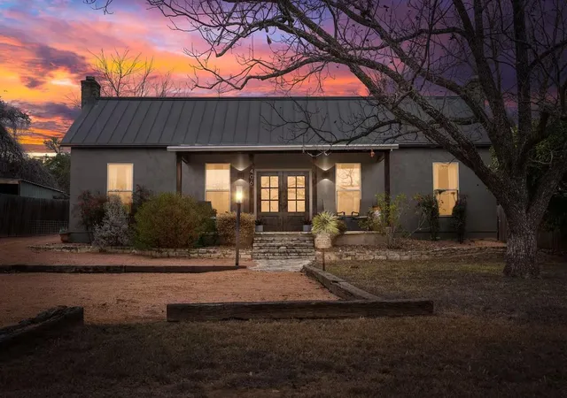 2nd image of 406 Cross Mountain Dr, Fredericksburg, TX 78624 | MLS# 6877801