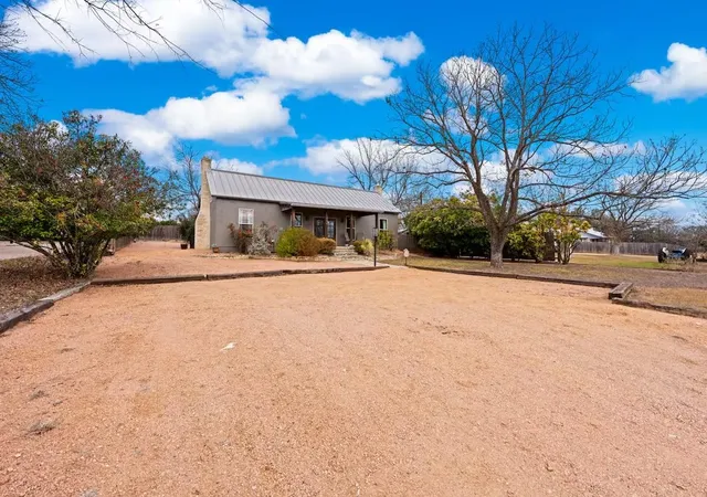 3rd image of 406 Cross Mountain Dr, Fredericksburg, TX 78624 | MLS# 6877801