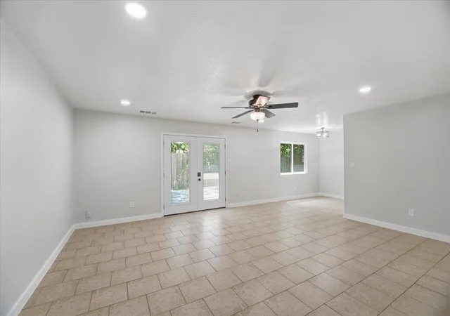 Photo 3 of Sale Pending at 302 Shadow Bnd Cv, Austin, TX 78745 | MLS# 3829114 | Listing updated on 2026-10-06