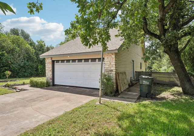 Photo 2 of Single family home for sale at 1100 Riverbend Dr, Georgetown, TX 78628 | MLS# 1915090 | Listing updated on 2026-09-22