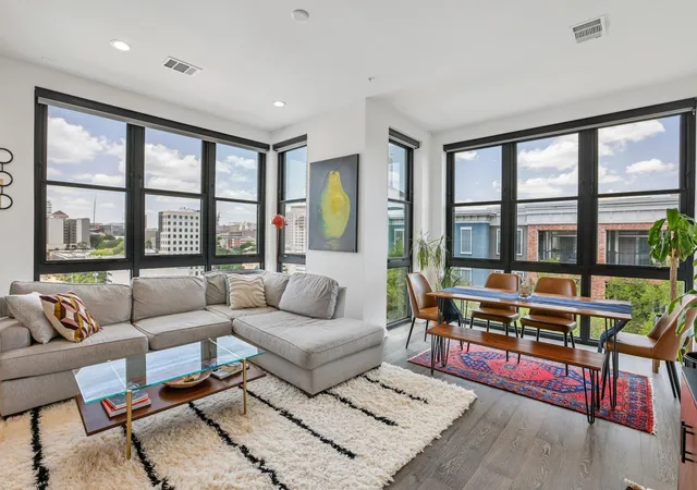 2nd image of 800 Embassy Dr #319, Austin, TX 78702 | MLS# 8880148