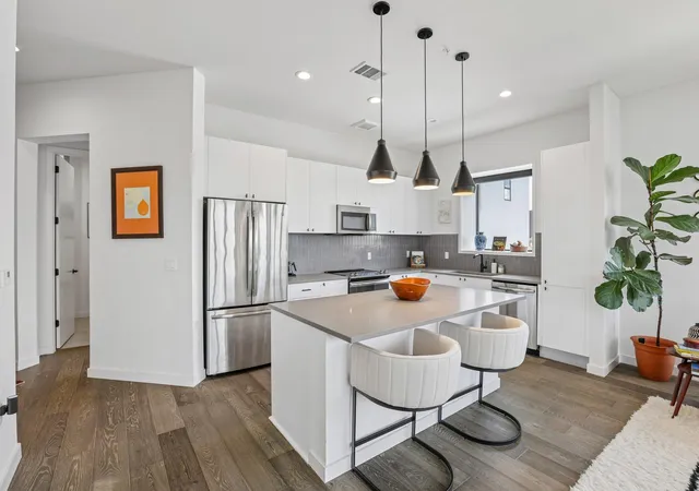 4th image of 800 Embassy Dr #319, Austin, TX 78702 | MLS# 8880148