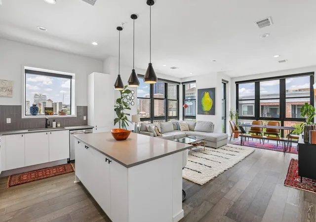 5th image of 800 Embassy Dr #319, Austin, TX 78702 | MLS# 8880148