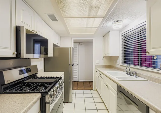 Listing Photo 4 - Condo for sale in building located at 8600 Tallwood Dr, Austin, TX 78759 - Unit #A & B