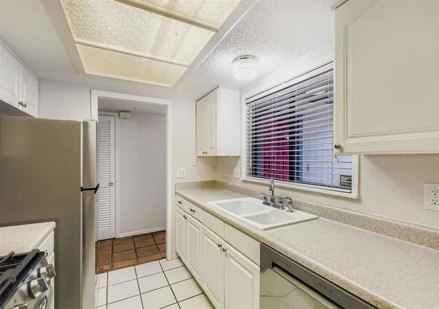 Listing Photo 5 - Condo for sale in building located at 8600 Tallwood Dr, Austin, TX 78759 - Unit #A & B