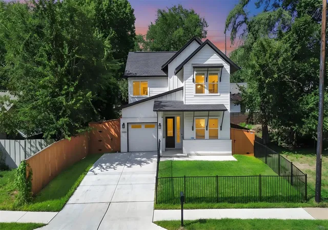 1st image of 1808 Holly St, Austin, TX 78702 | MLS# 8048648