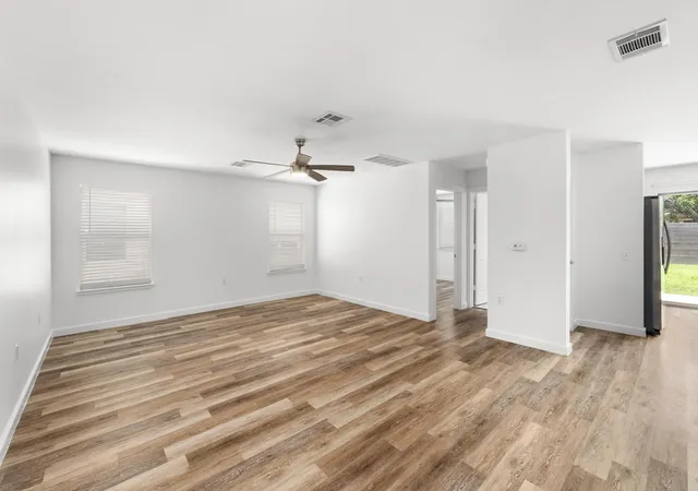 Photo 4 of Single family home for sale at 1428 Poppy Seed Ln, Austin, TX 78741 | MLS# 5187974 | Listing updated on 2026-08-12