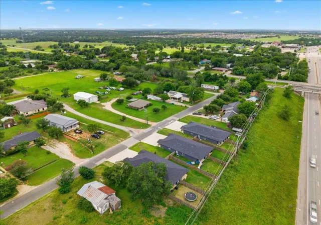 3rd image of 113 Fisher St, Elgin, TX 78621