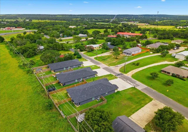 4th image of 113 Fisher St, Elgin, TX 78621