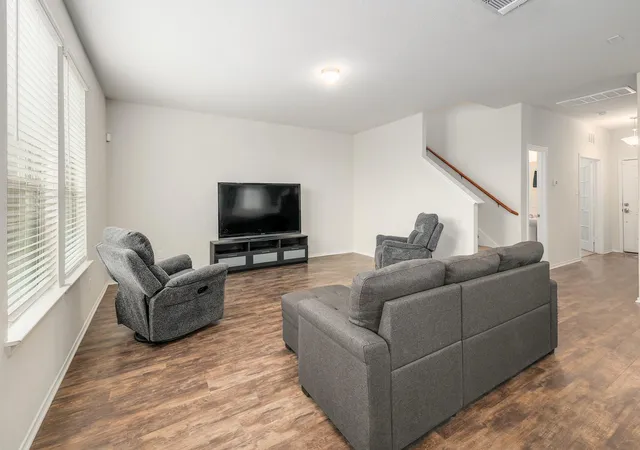4th image of 317 Bedford Falls Ln, Jarrell, TX 76537 | MLS# 6891903