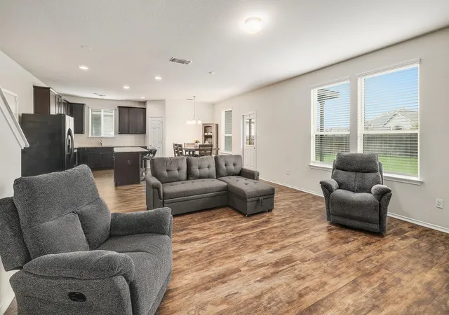 5th image of 317 Bedford Falls Ln, Jarrell, TX 76537 | MLS# 6891903