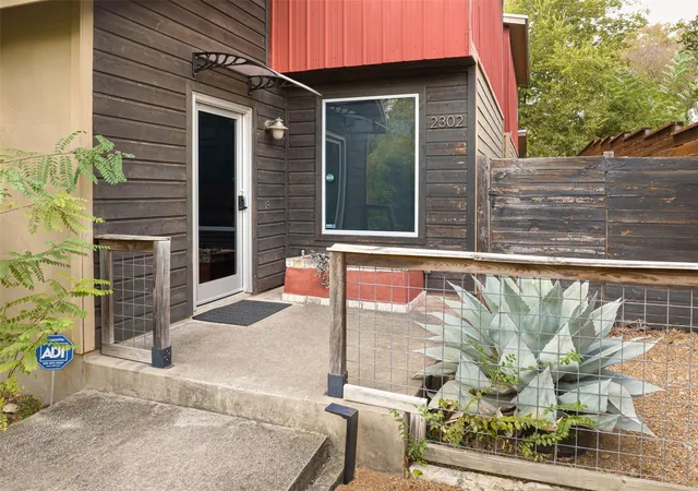 Photo 1 of Single family home for sale at 2302 E 9th Street, Austin, TX 78702 | MLS# 8286019 | Listing updated on 2026-10-13