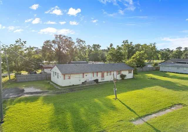2nd image of 639 E Saint Charles Dr, Crosby, TX 77532 | MLS# 4536986