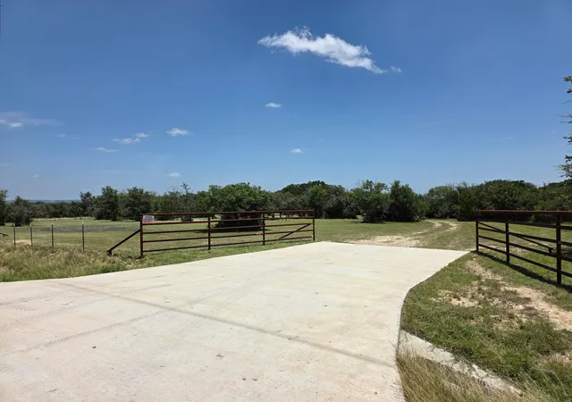 2nd image of 237 Oak Glen Ln, Briggs, TX 78608 | MLS# 5597980