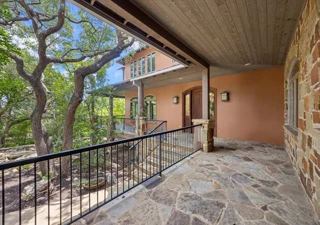 Photo 2 of Single family home for sale at 2501 Stratford Dr, Austin, TX 78746 | MLS# 5122631 | Listing updated on 2026-08-31