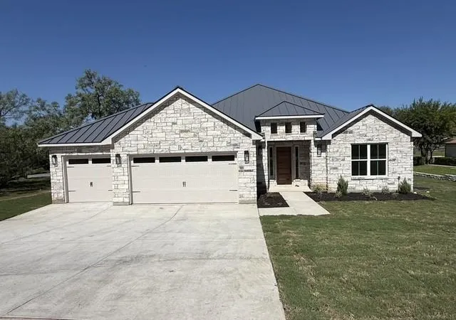 Single family home for sale at 604 Hi Cir S Dr, Horseshoe Bay, TX 78657 | MLS# 2565346