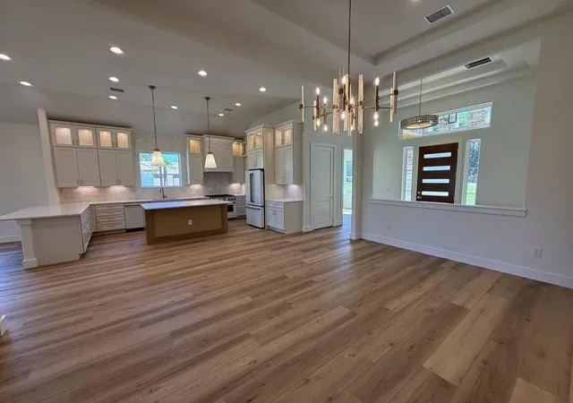 Photo 3 of Single family home for sale at 604 Hi Cir S Dr, Horseshoe Bay, TX 78657 | MLS# 2565346 | Listing updated on 2026-10-08