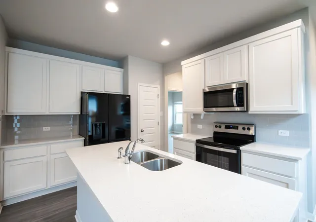 Photo 4 of Single family home for sale at 208 Kellys Heroes Way, Jarrell, TX 76537 | MLS# 6141930 | Listing updated on 2026-09-06