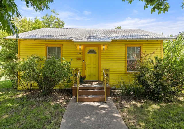 3rd image of 839 W 6Th St, Taylor, TX 76574 | MLS# 6300037