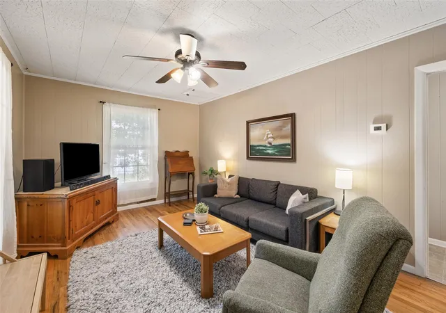 4th image of 839 W 6Th St, Taylor, TX 76574 | MLS# 6300037