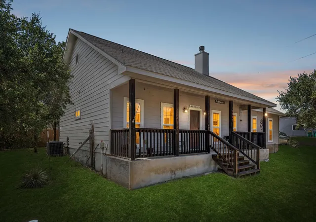 Photo 2 of Single family home for sale at 2302 Belaire Dr, Granite Shoals, TX 78654 | MLS# 1667811 | Listing updated on 2026-08-28