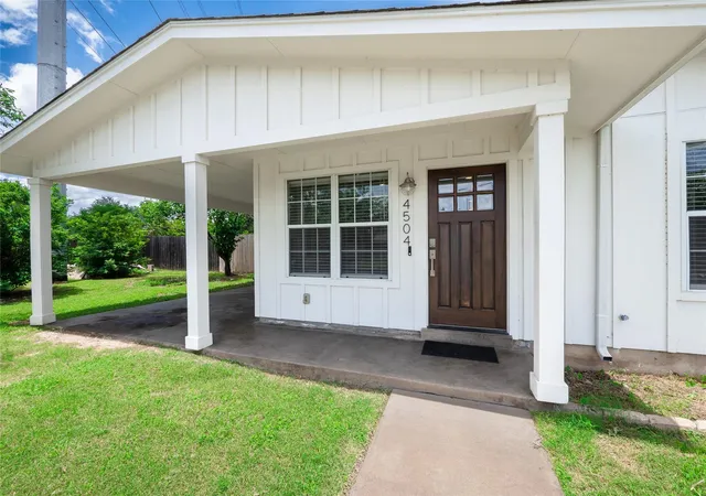 Photo 2 of Sale Pending at 4504 Kitty Ave, Austin, TX 78721 | MLS# 2439265 | Listing updated on 2026-08-28