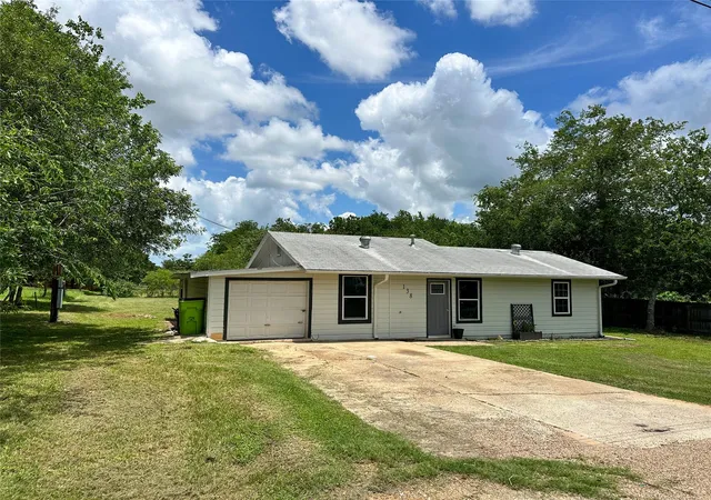 4th image of 138 San Jacinto St, Bastrop, TX 78602 | MLS# 2290214
